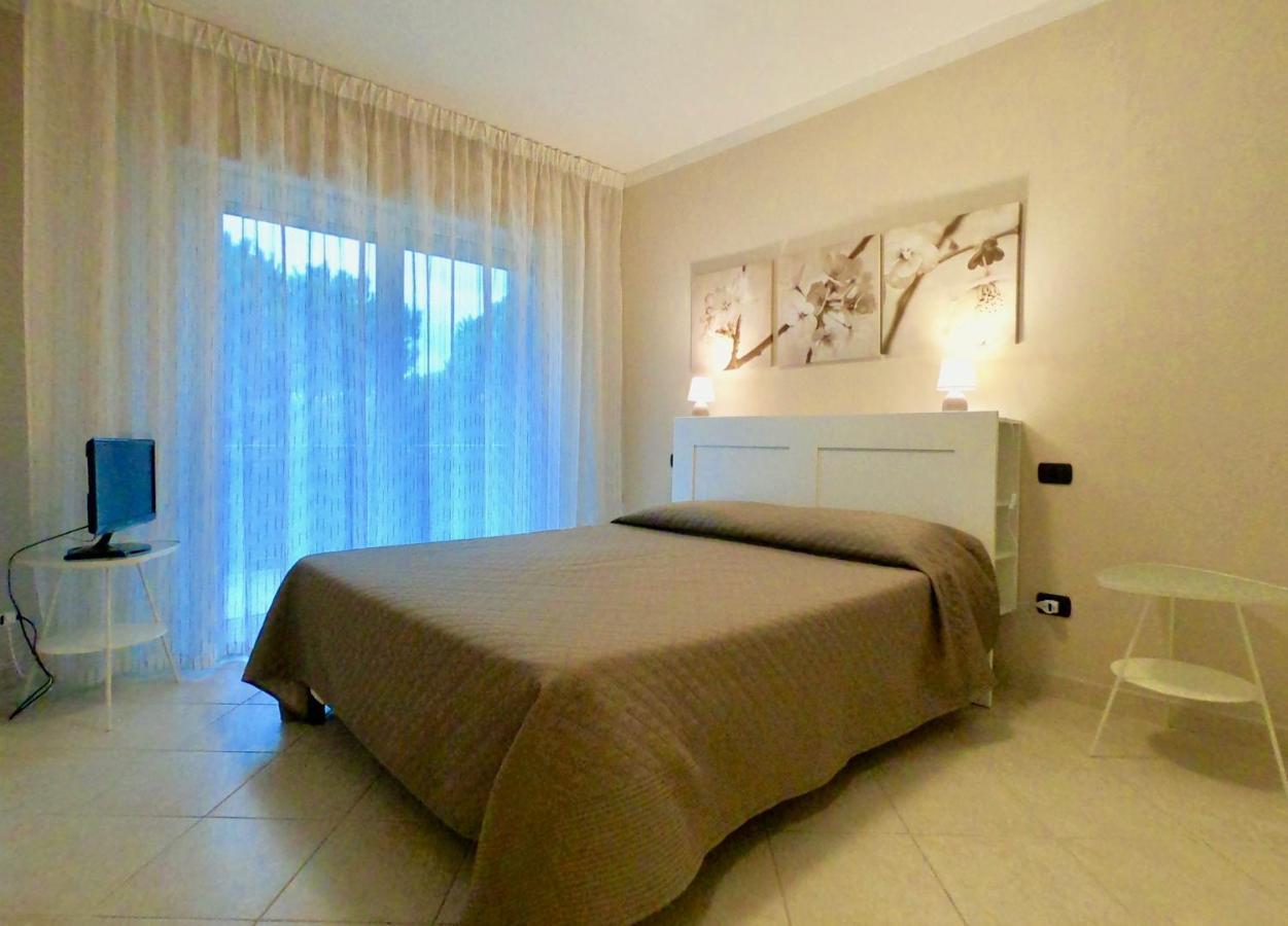 Michelangelo Rta Aparthotel Cinquale Bagian luar foto